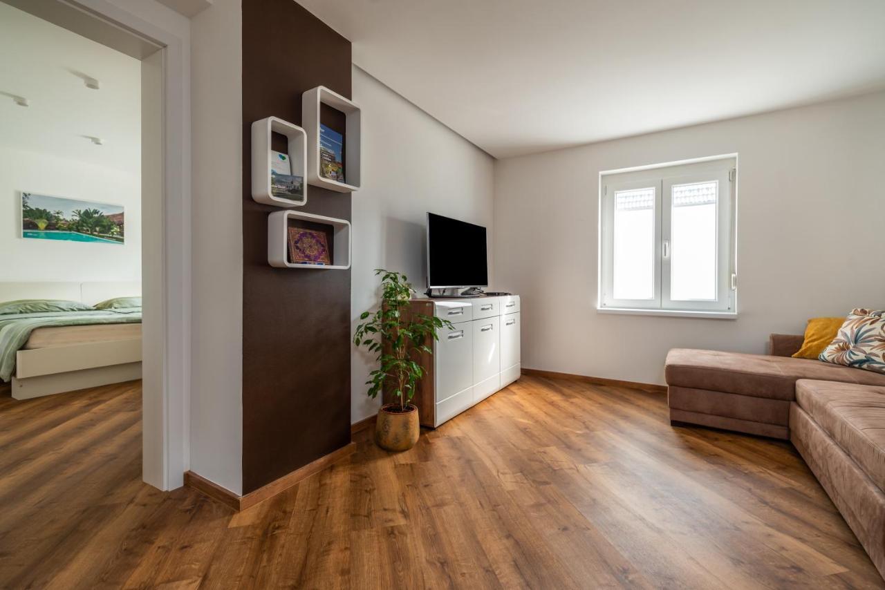 Sedami Apartment Maribor Bagian luar foto