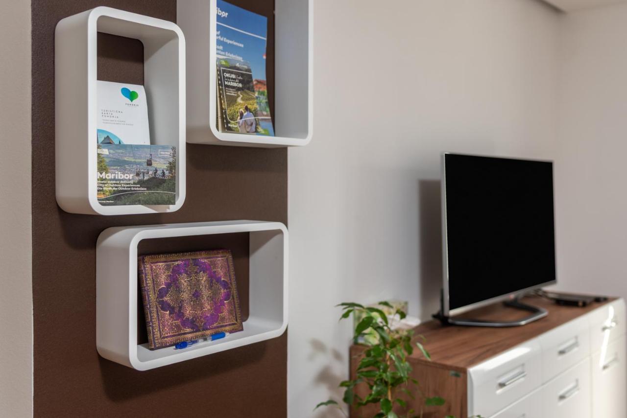 Sedami Apartment Maribor Bagian luar foto